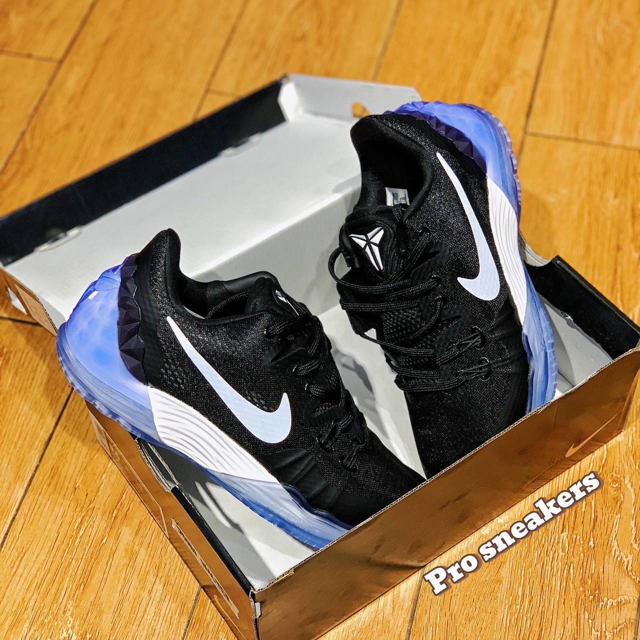 NIKE ZOOM KOBE VENOMENOM 5 BLACK WHITE