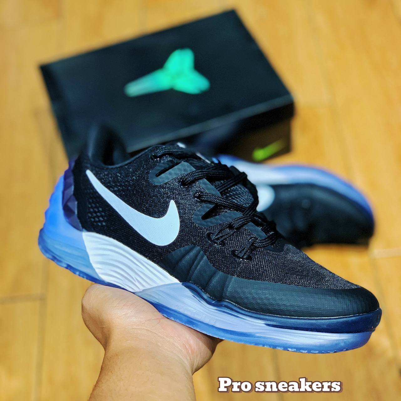 NIKE ZOOM KOBE VENOMENOM 5 BLACK WHITE